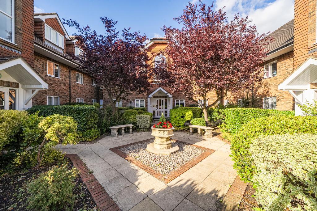 2 Bedroom Flat for Sale in South Croydon, CR2 8RE