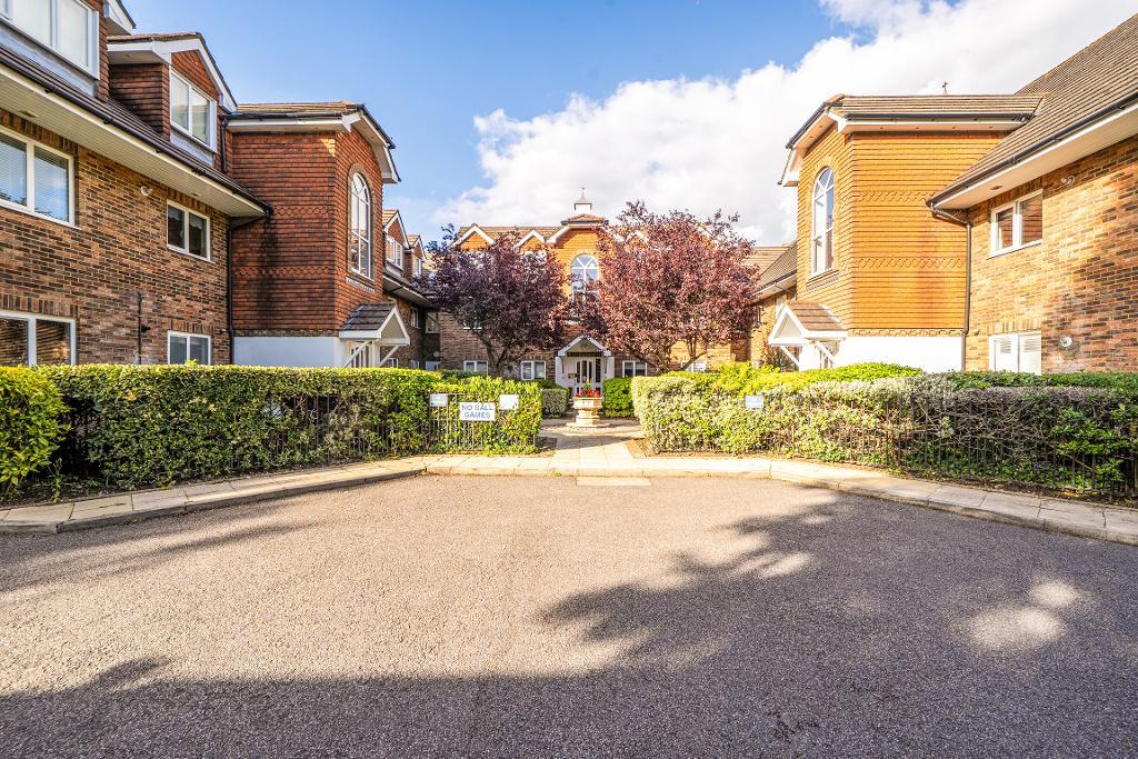 2 Bedroom Flat for Sale in South Croydon, CR2 8RE