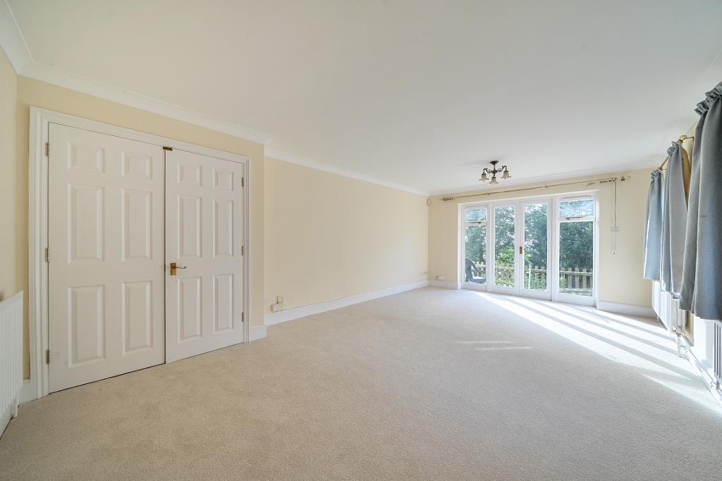 2 Bedroom Flat for Sale in South Croydon, CR2 8RE