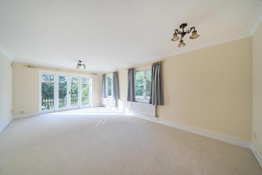 2 Bedroom Flat for Sale in South Croydon, CR2 8RE