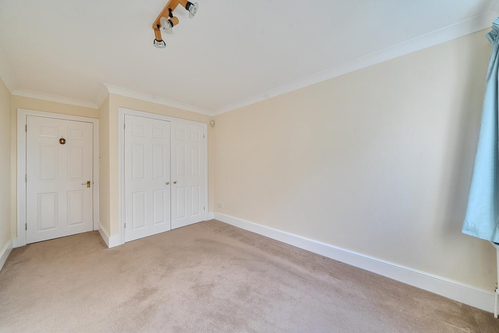 2 Bedroom Flat for Sale in South Croydon, CR2 8RE