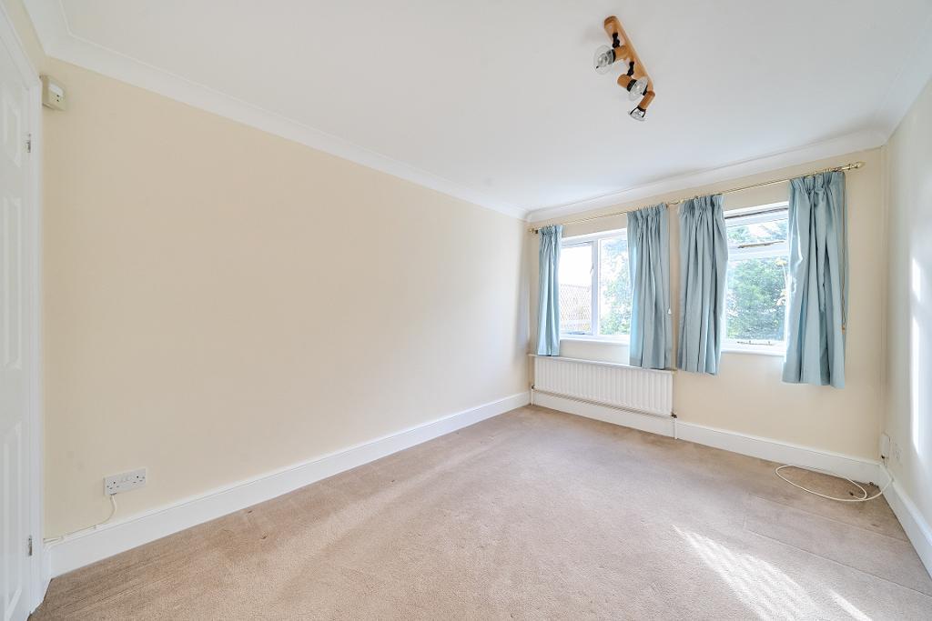 2 Bedroom Flat for Sale in South Croydon, CR2 8RE