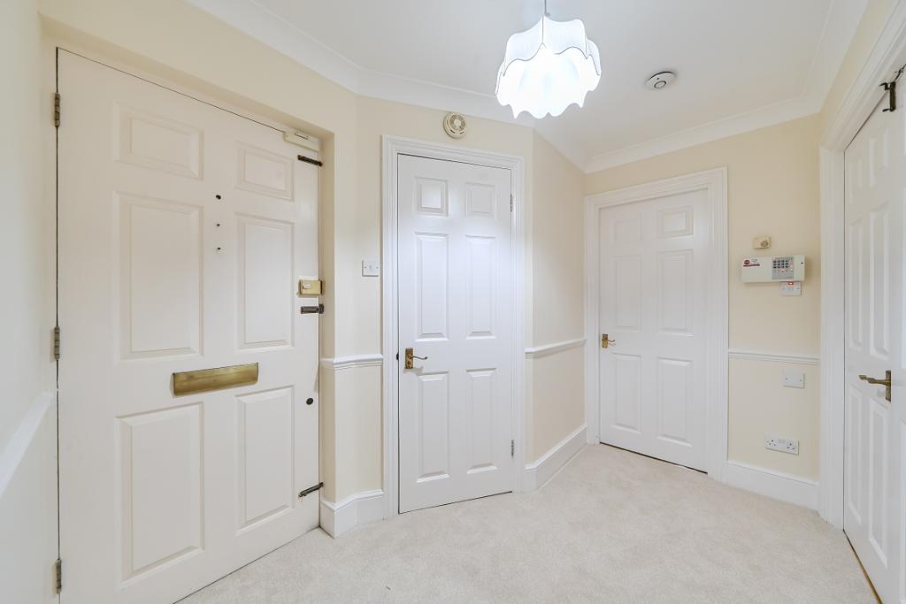 2 Bedroom Flat for Sale in South Croydon, CR2 8RE