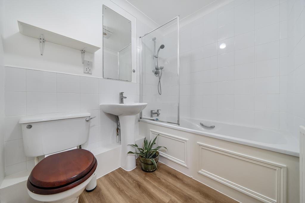 2 Bedroom Flat for Sale in South Croydon, CR2 8RE