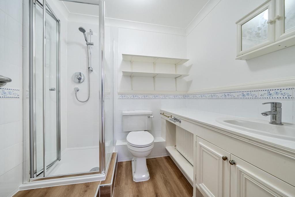 2 Bedroom Flat for Sale in South Croydon, CR2 8RE