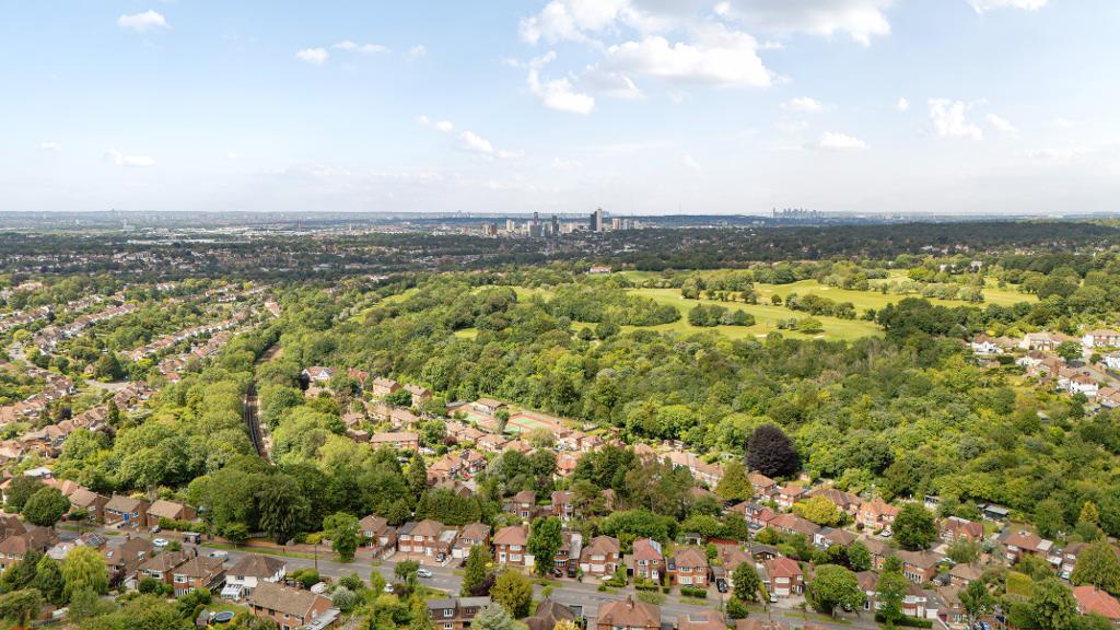 3 Bedroom Semi-Detached for Sale in Purley, CR8 1EF