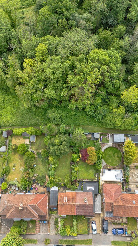 3 Bedroom Semi-Detached for Sale in Purley, CR8 1EF