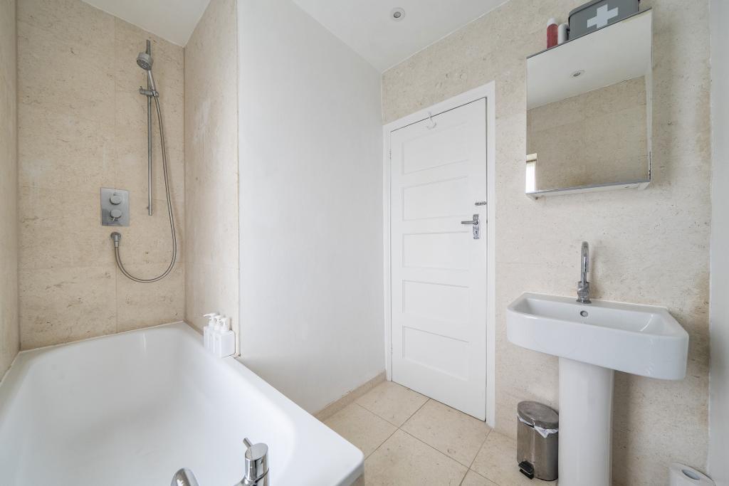 3 Bedroom Semi-Detached for Sale in Purley, CR8 1EF
