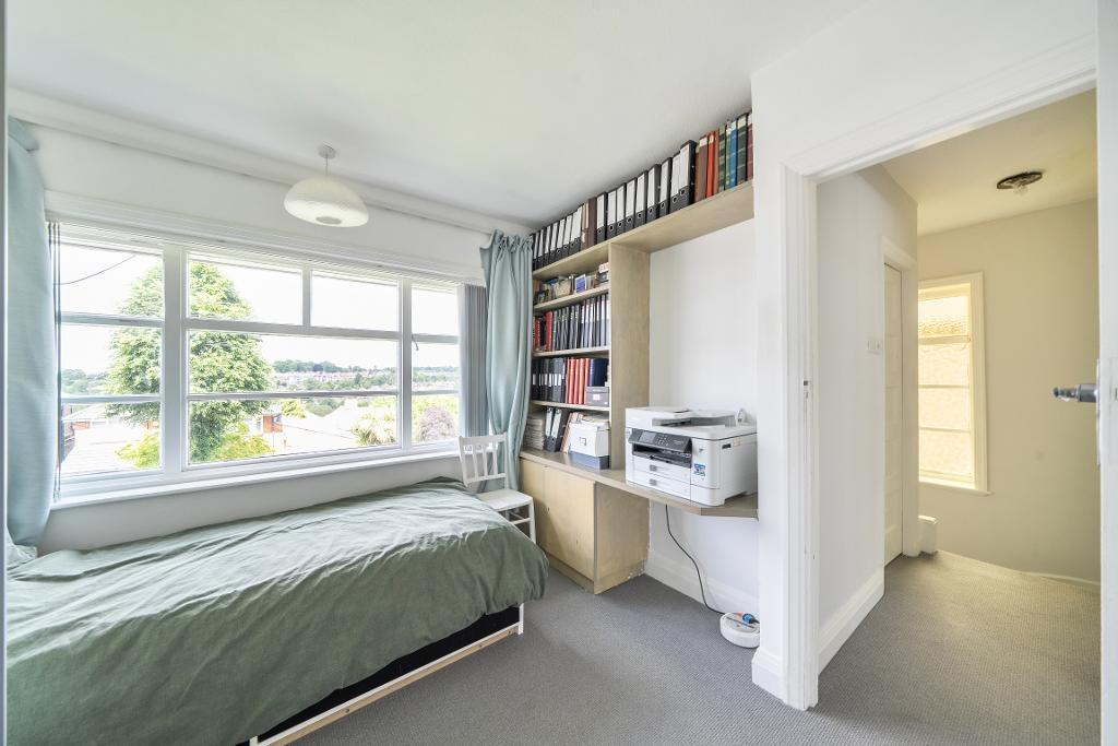 3 Bedroom Semi-Detached for Sale in Purley, CR8 1EF