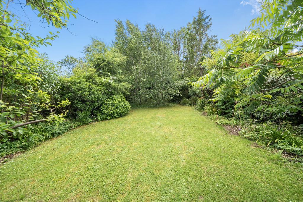 3 Bedroom Semi-Detached for Sale in Purley, CR8 1EF