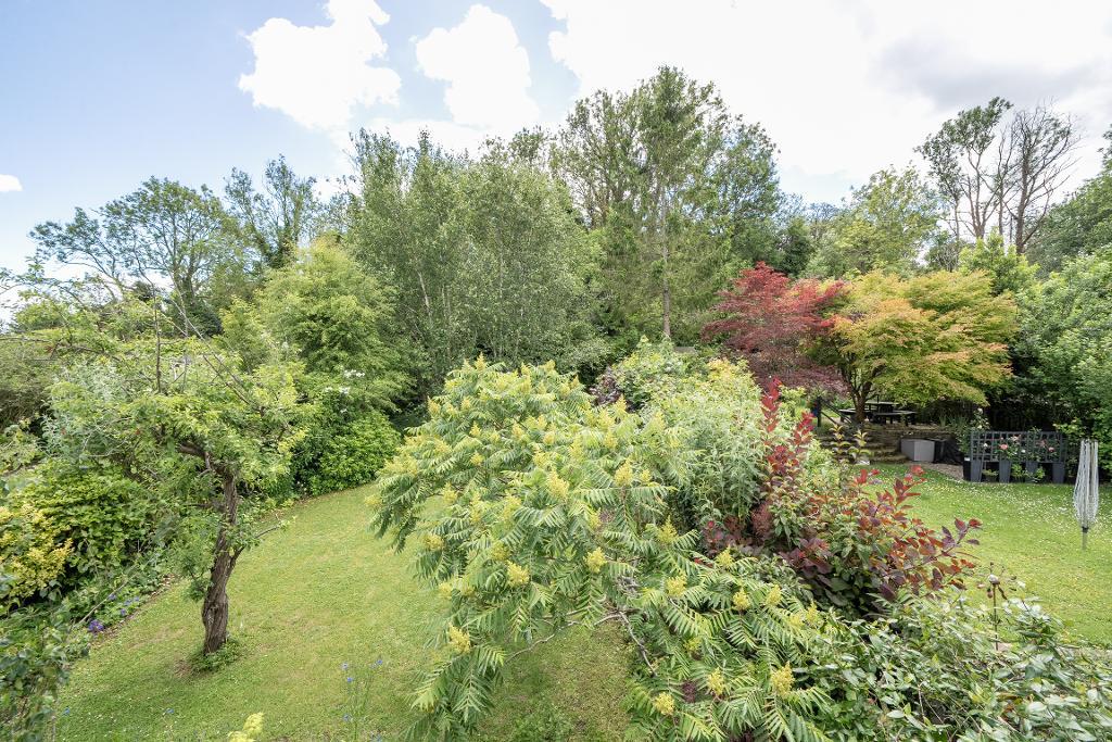 3 Bedroom Semi-Detached for Sale in Purley, CR8 1EF