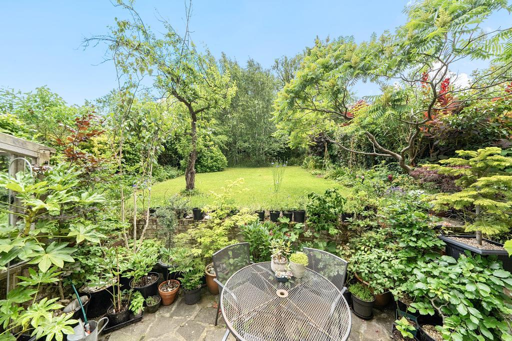 3 Bedroom Semi-Detached for Sale in Purley, CR8 1EF