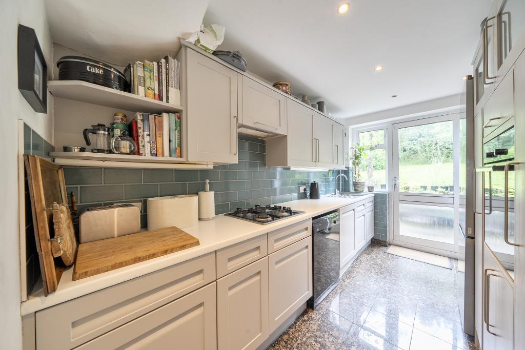 3 Bedroom Semi-Detached for Sale in Purley, CR8 1EF