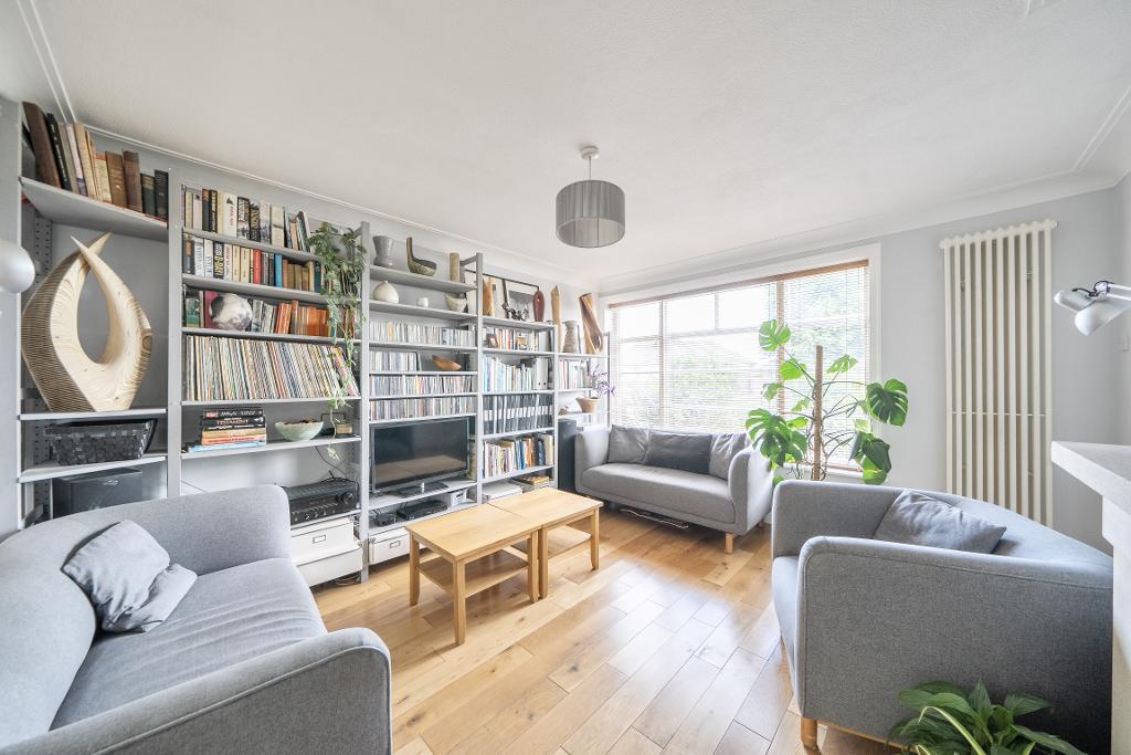3 Bedroom Semi-Detached for Sale in Purley, CR8 1EF