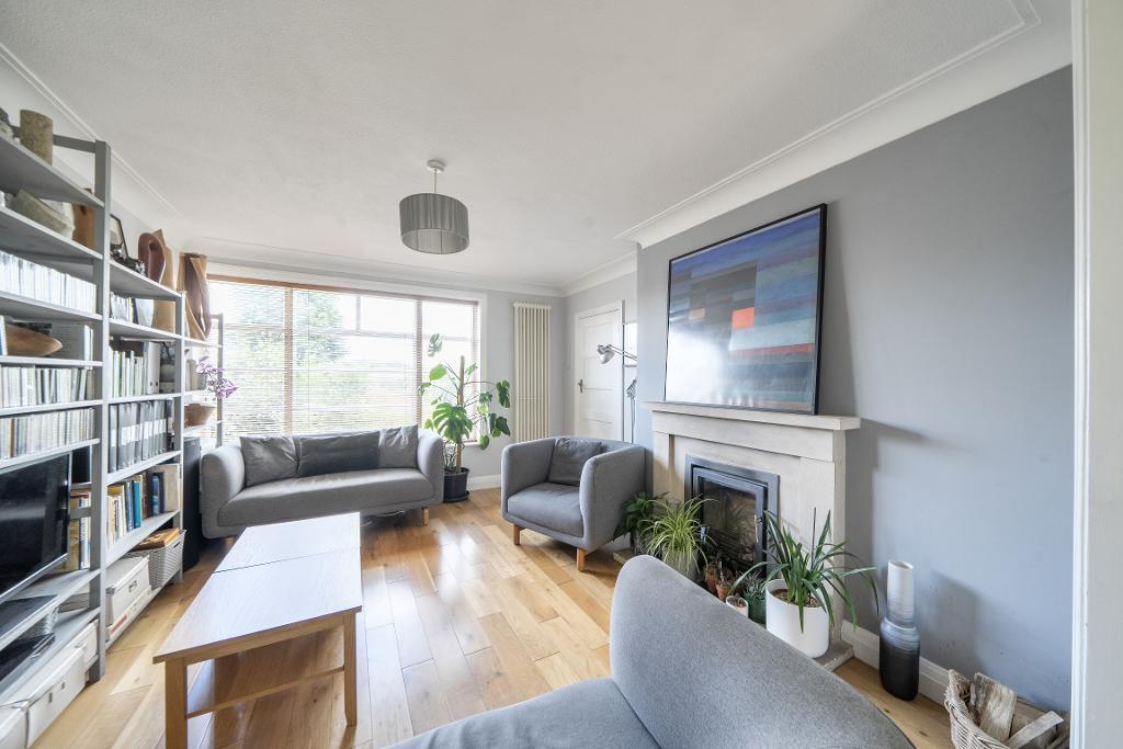 3 Bedroom Semi-Detached for Sale in Purley, CR8 1EF