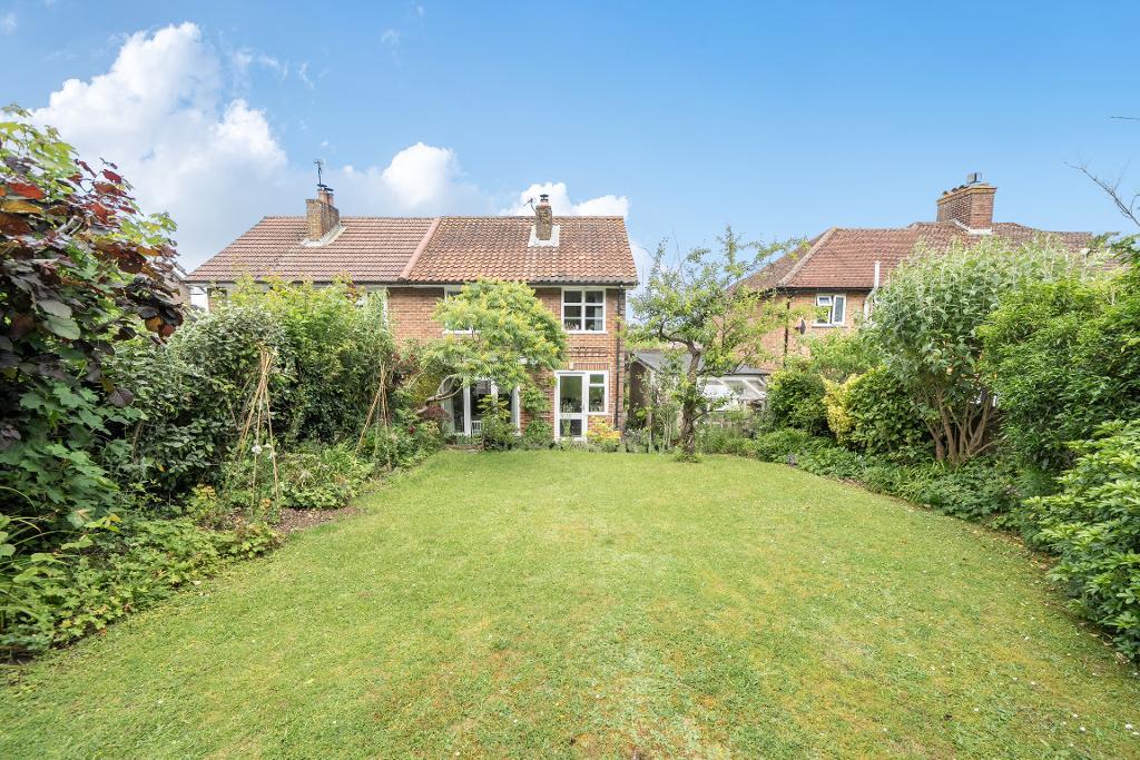 3 Bedroom Semi-Detached for Sale in Purley, CR8 1EF