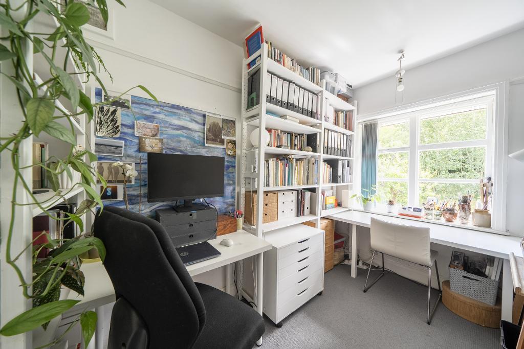 3 Bedroom Semi-Detached for Sale in Purley, CR8 1EF