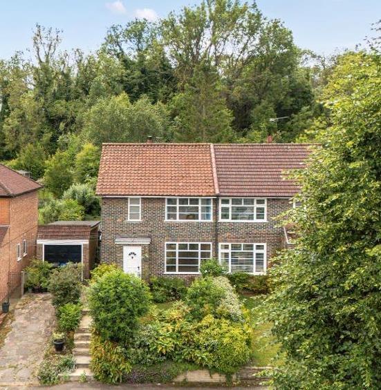 3 Bedroom Semi-Detached for Sale in Purley, CR8 1EF