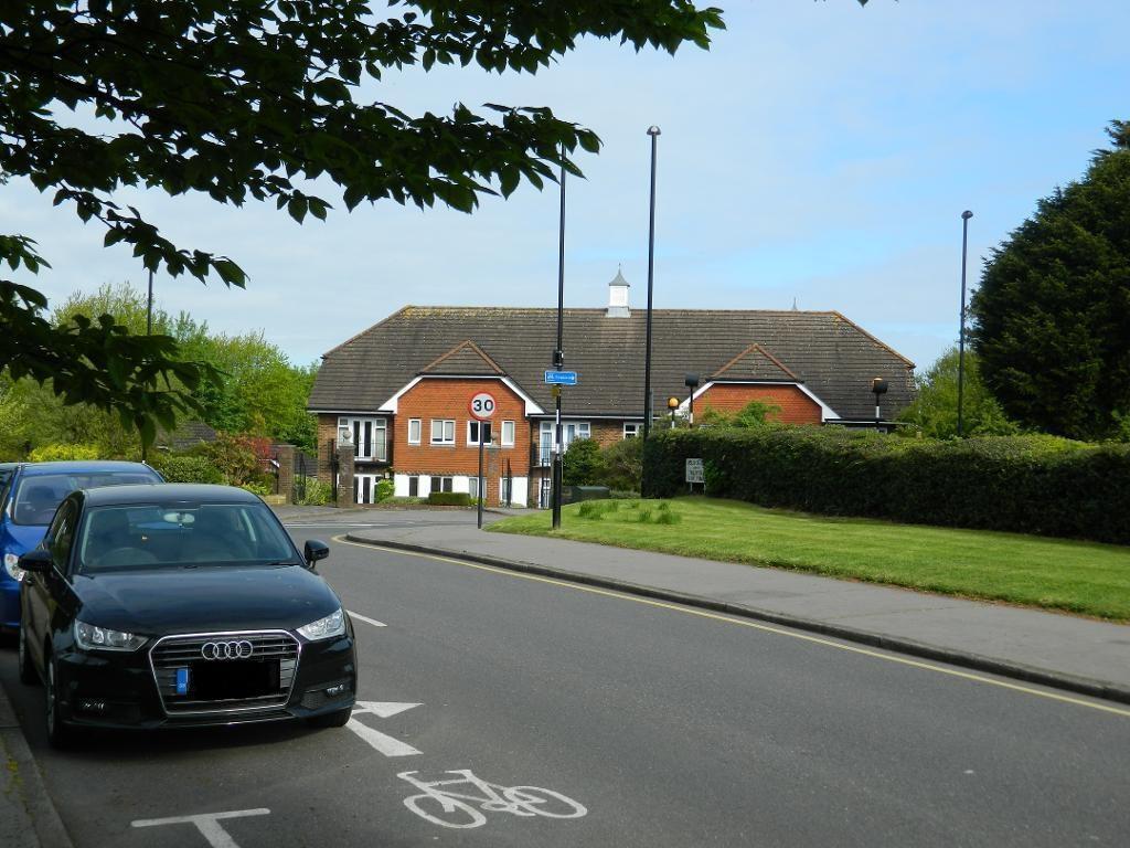 2 Bedroom Flat for Sale in South Croydon, CR2 8RE