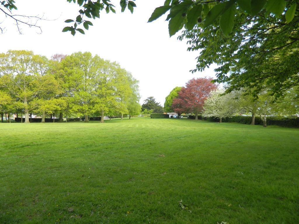 2 Bedroom Flat for Sale in South Croydon, CR2 8RE