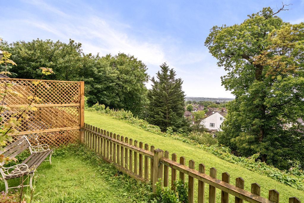 2 Bedroom Flat for Sale in South Croydon, CR2 8RE