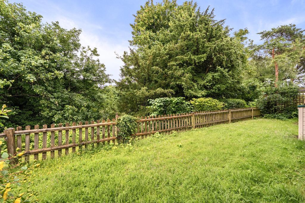 2 Bedroom Flat for Sale in South Croydon, CR2 8RE