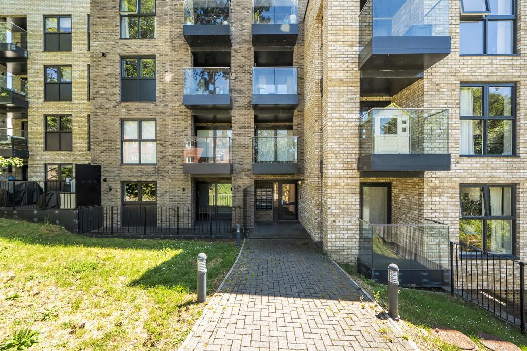 3 Bedroom Apartment for Sale in Croydon, CR2 0SA