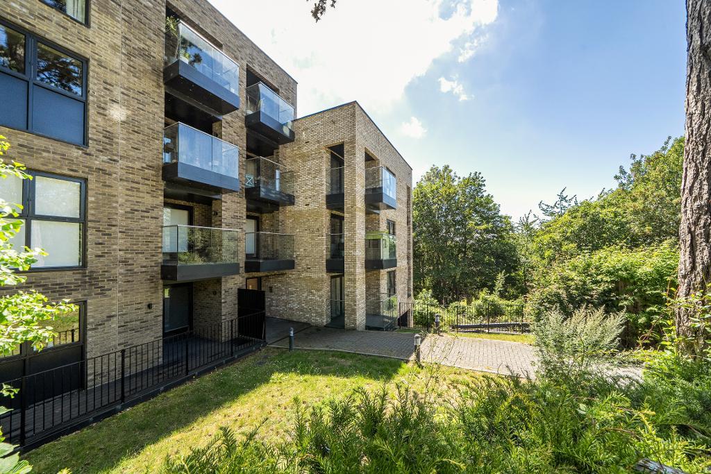 3 Bedroom Apartment for Sale in Croydon, CR2 0SA