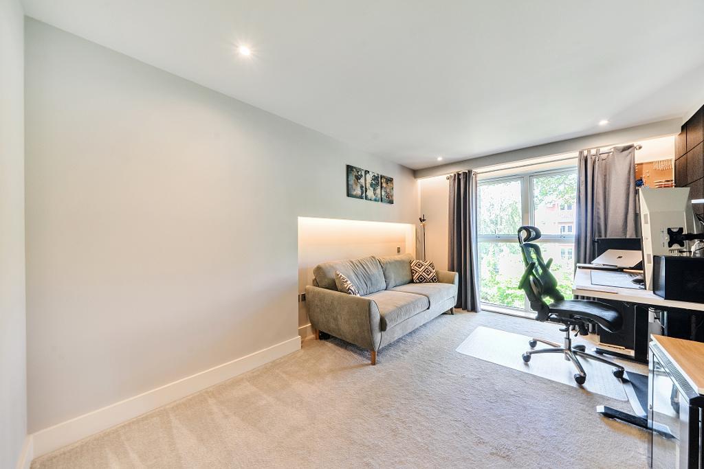 3 Bedroom Apartment for Sale in Croydon, CR2 0SA