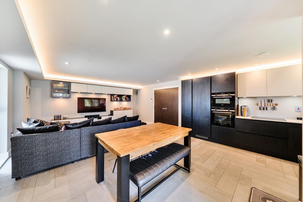 3 Bedroom Apartment for Sale in Croydon, CR2 0SA