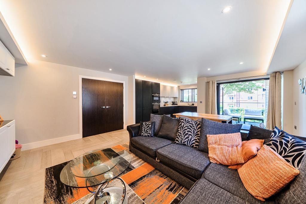 3 Bedroom Apartment for Sale in Croydon, CR2 0SA