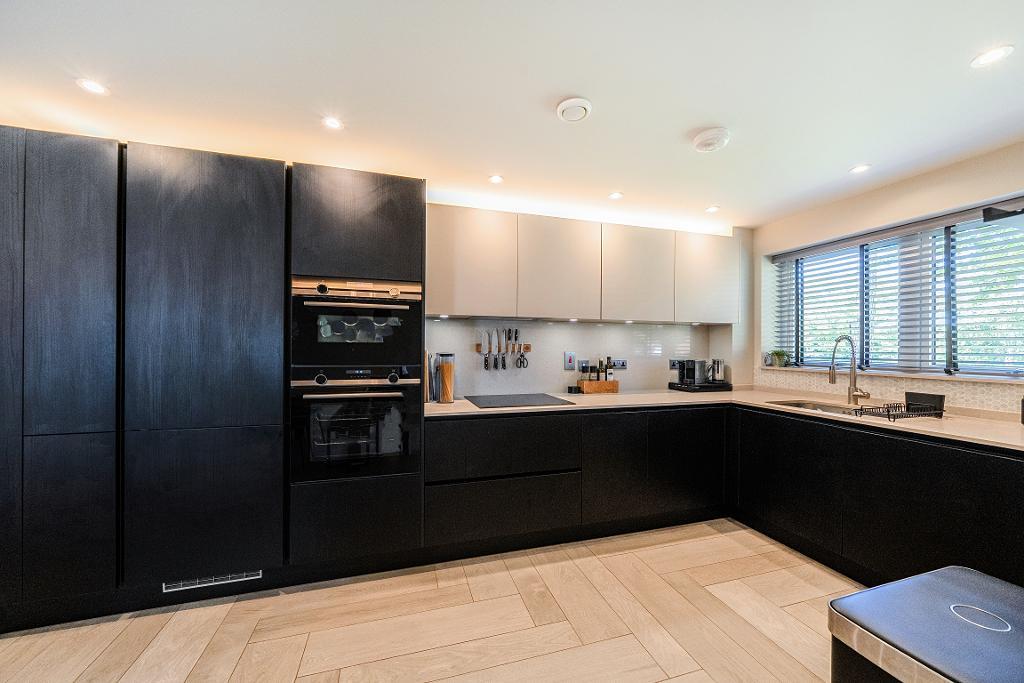 3 Bedroom Apartment for Sale in Croydon, CR2 0SA