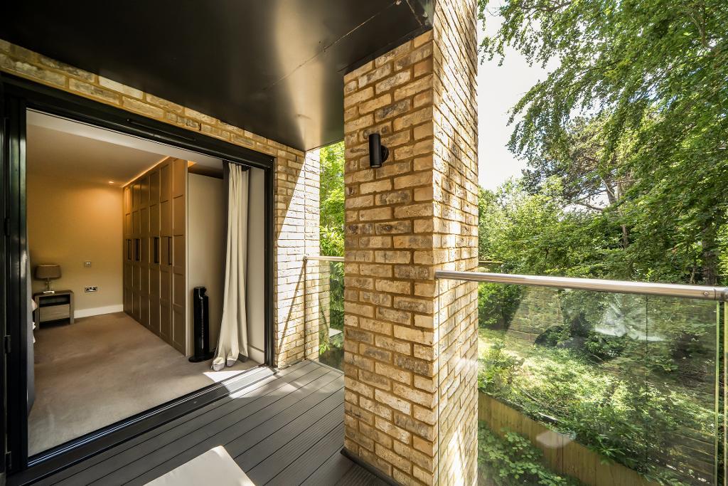 3 Bedroom Apartment for Sale in Croydon, CR2 0SA