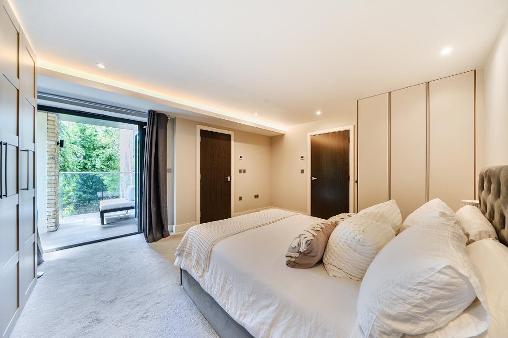 3 Bedroom Apartment for Sale in Croydon, CR2 0SA
