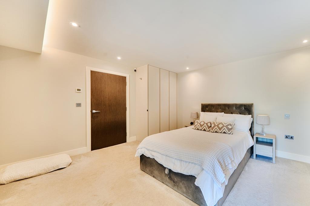 3 Bedroom Apartment for Sale in Croydon, CR2 0SA
