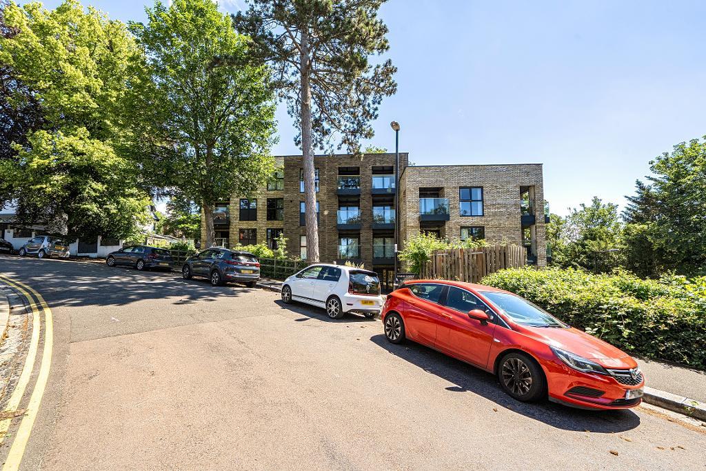 3 Bedroom Apartment for Sale in Croydon, CR2 0SA