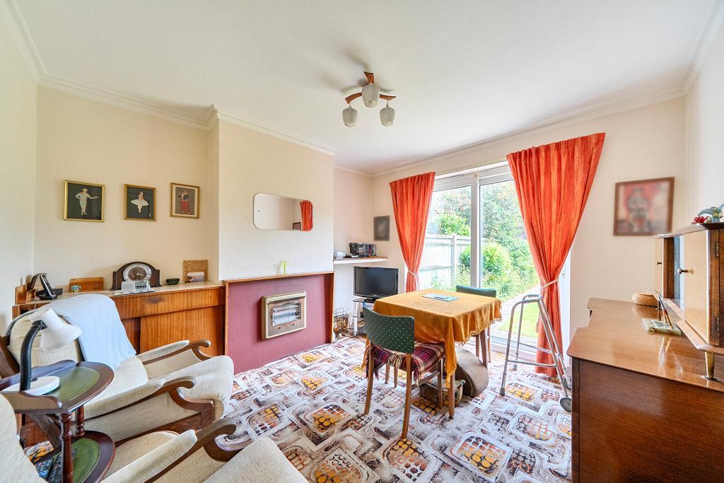 3 Bedroom Semi-Detached for Sale in South Croydon, CR2 9EH