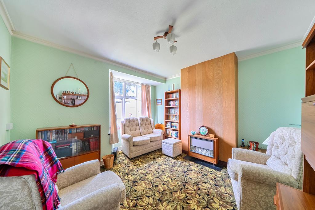 3 Bedroom Semi-Detached for Sale in South Croydon, CR2 9EH