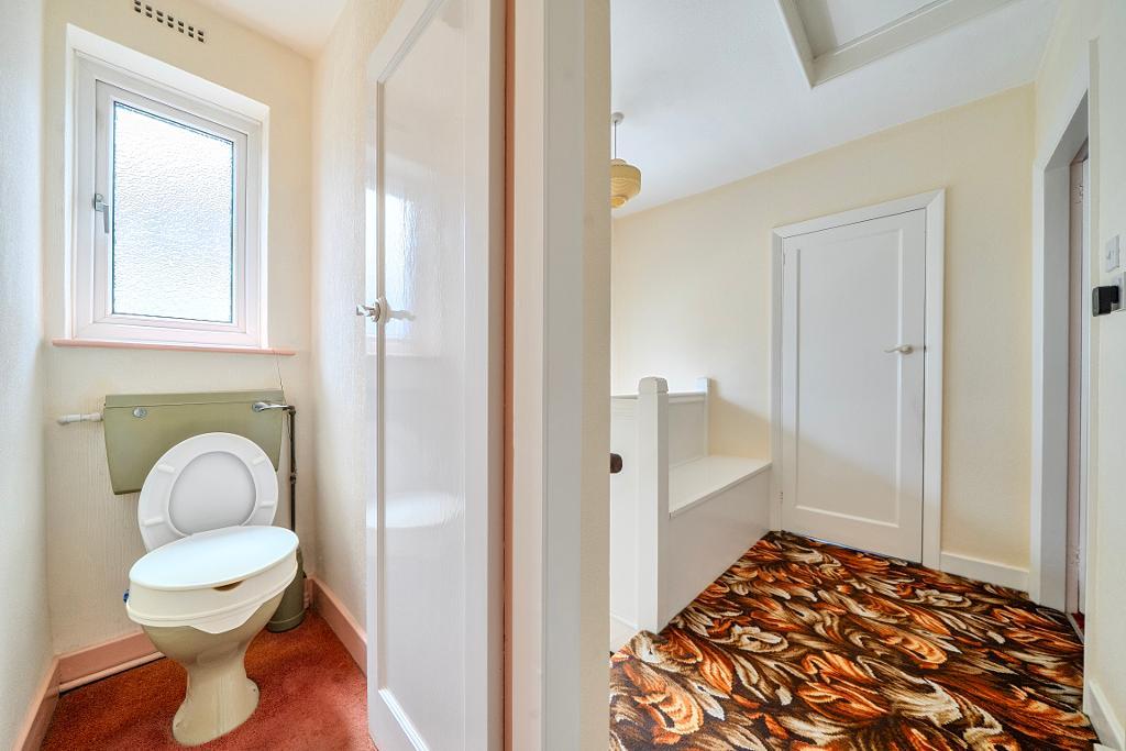 3 Bedroom Semi-Detached for Sale in South Croydon, CR2 9EH