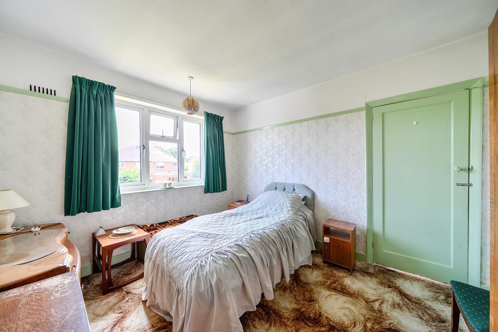 3 Bedroom Semi-Detached for Sale in South Croydon, CR2 9EH