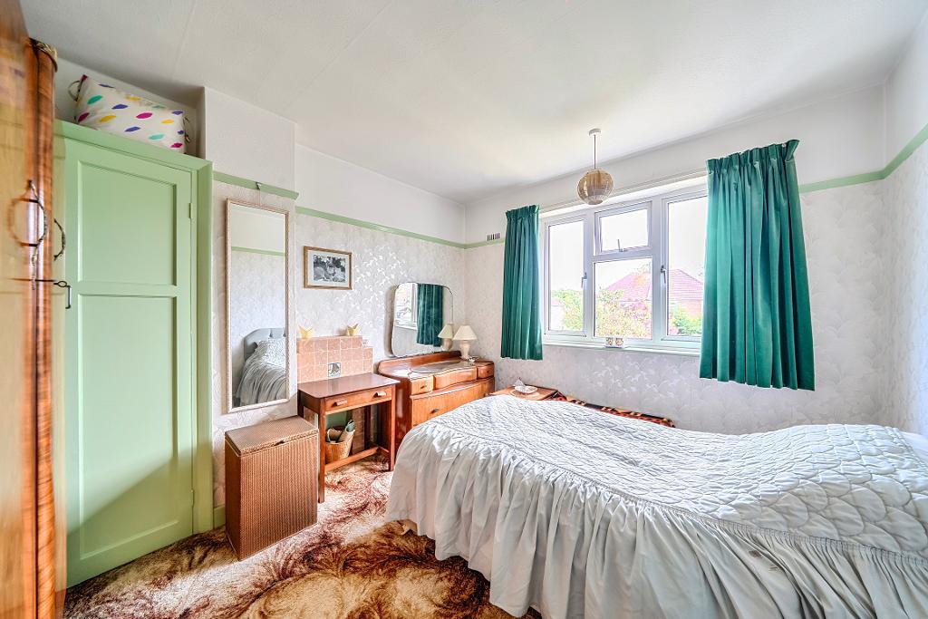 3 Bedroom Semi-Detached for Sale in South Croydon, CR2 9EH