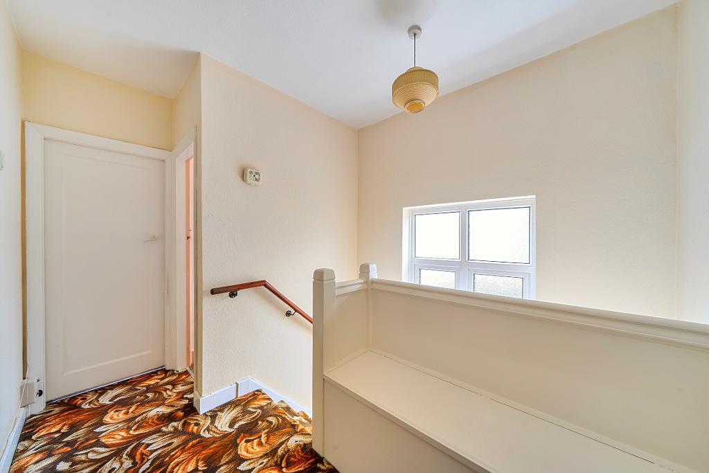 3 Bedroom Semi-Detached for Sale in South Croydon, CR2 9EH