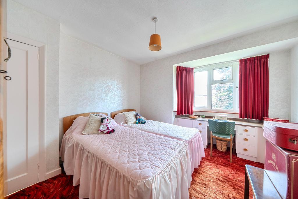 3 Bedroom Semi-Detached for Sale in South Croydon, CR2 9EH