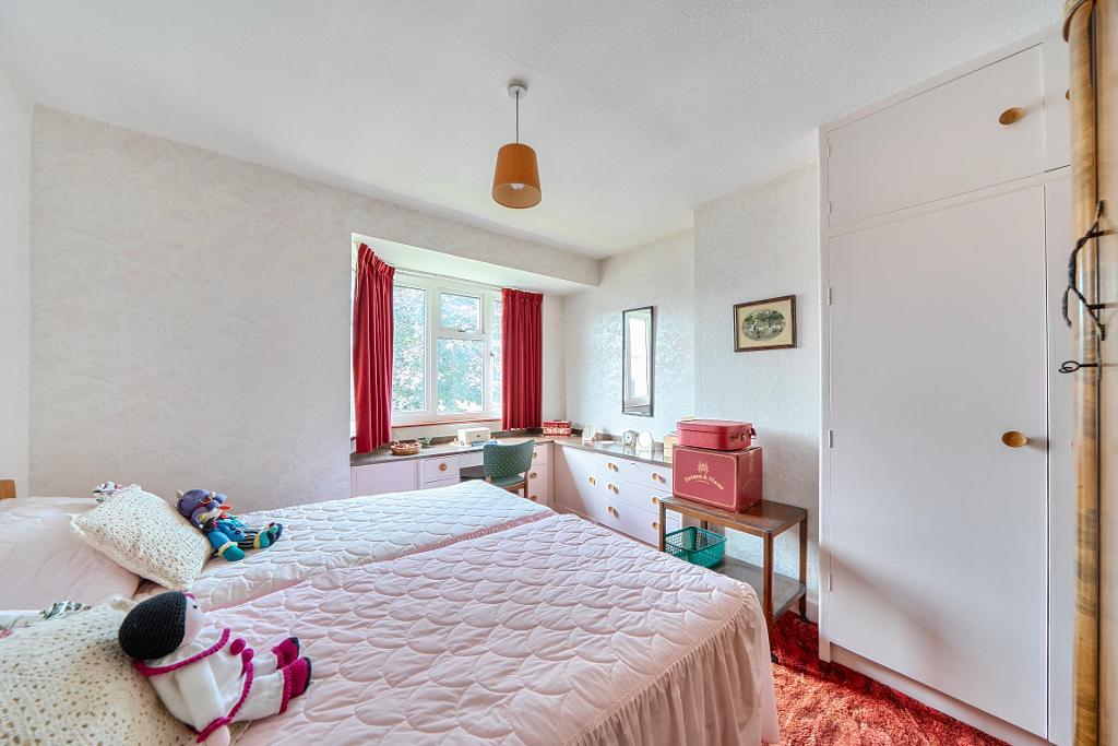 3 Bedroom Semi-Detached for Sale in South Croydon, CR2 9EH