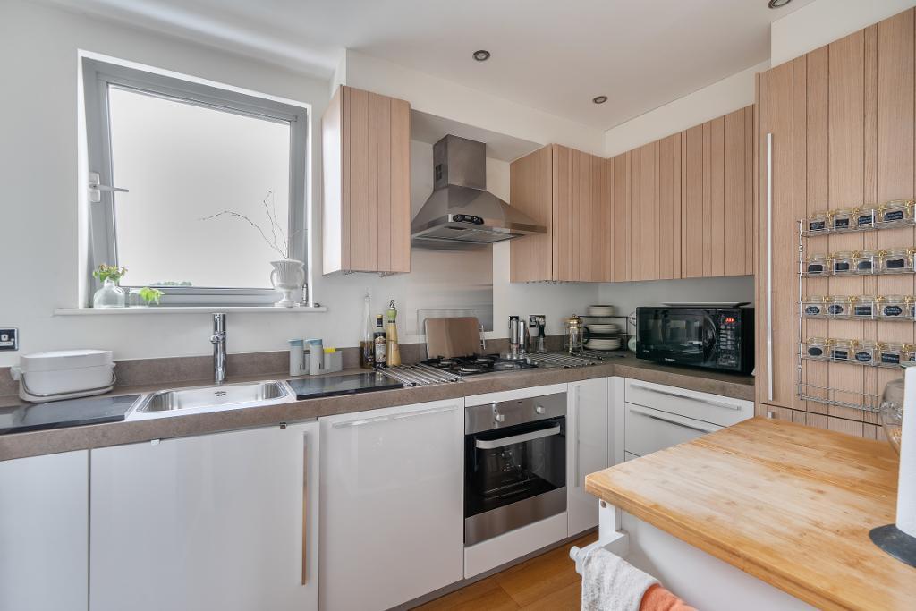 2 Bedroom Apartment for Sale in Sanderstead, CR2 9DT
