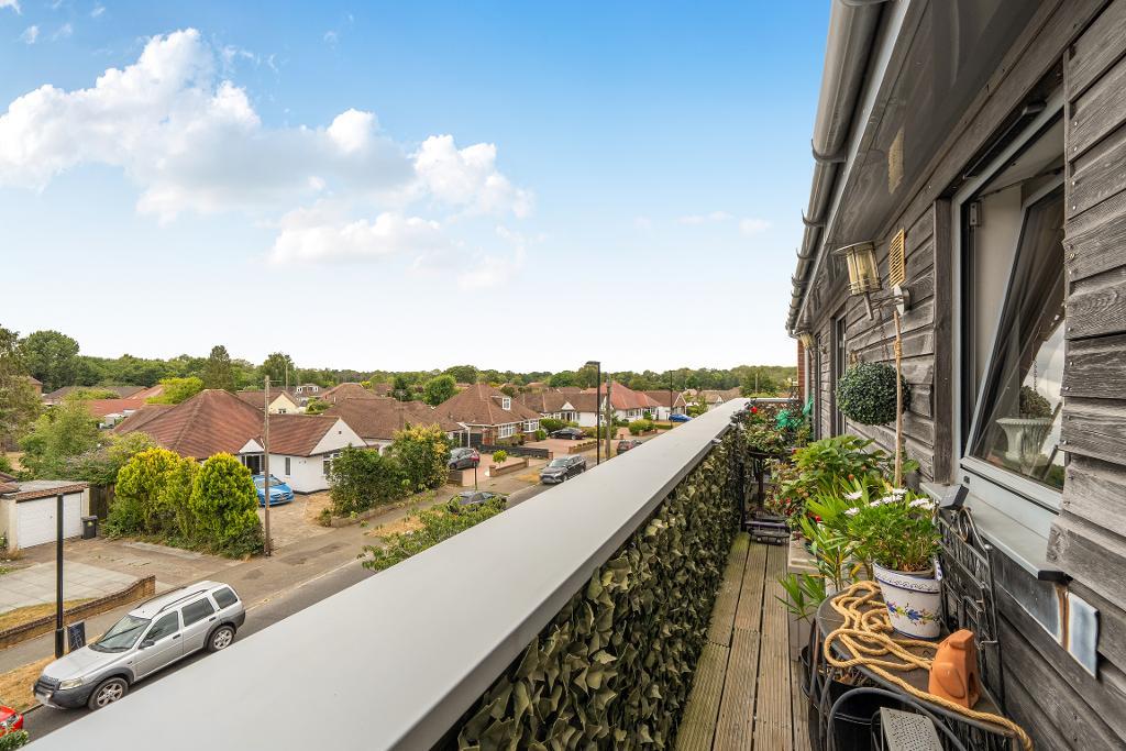 2 Bedroom Apartment for Sale in Sanderstead, CR2 9DT