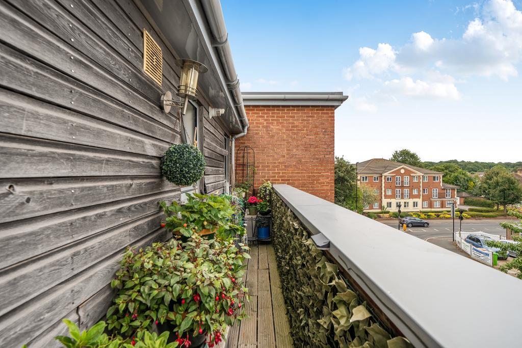2 Bedroom Apartment for Sale in Sanderstead, CR2 9DT