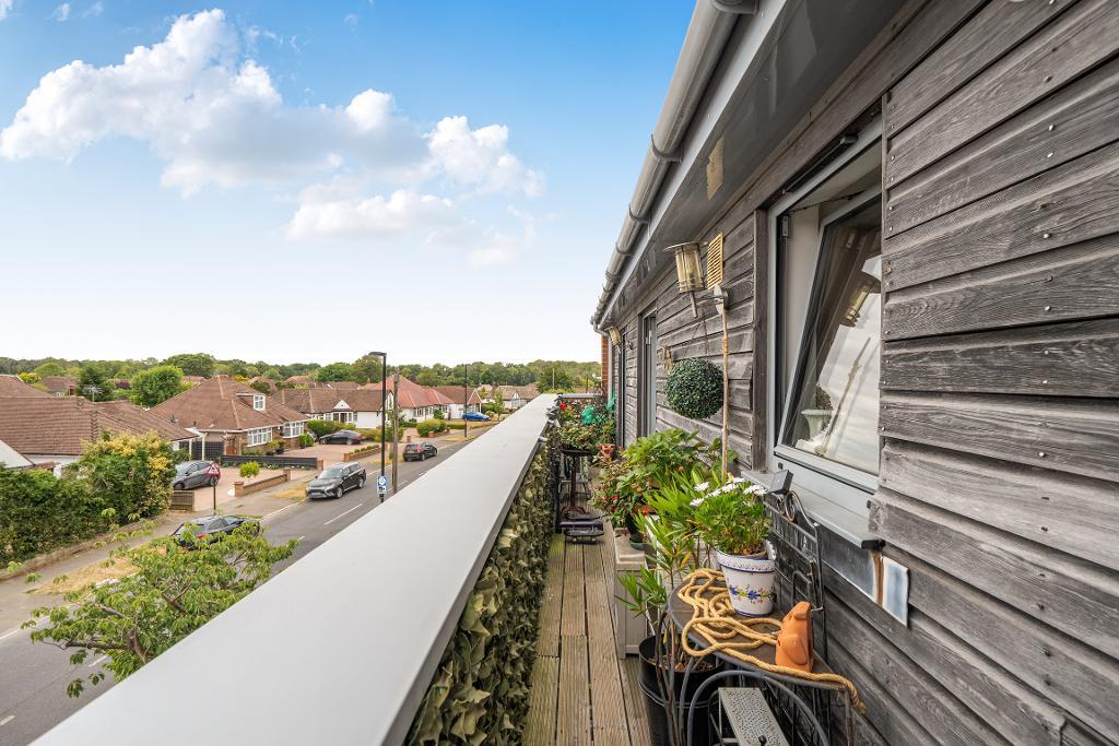 2 Bedroom Apartment for Sale in Sanderstead, CR2 9DT