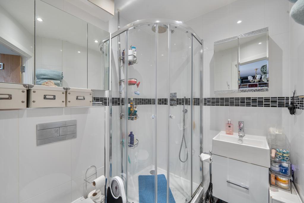 2 Bedroom Apartment for Sale in Sanderstead, CR2 9DT