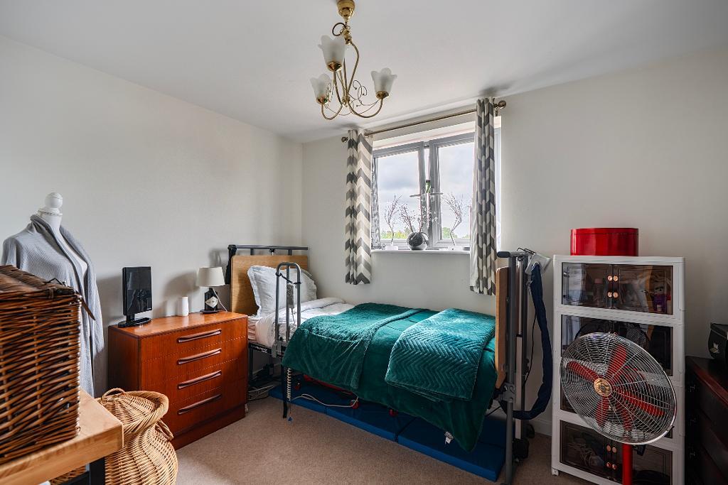 2 Bedroom Apartment for Sale in Sanderstead, CR2 9DT